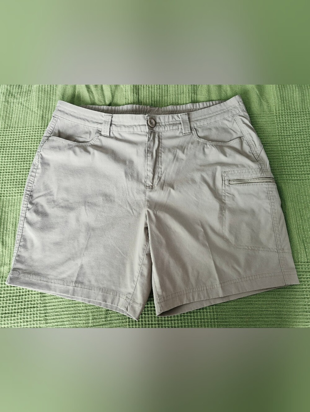 Eddie Bauer Tan Cargo Shorts, Size 14, Zip Hip Pocket